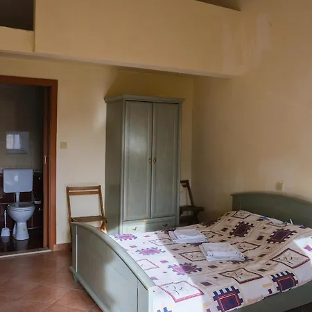 Tome's Place Couette-café 3*