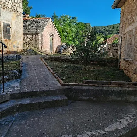 Tome's Place Nerezisca