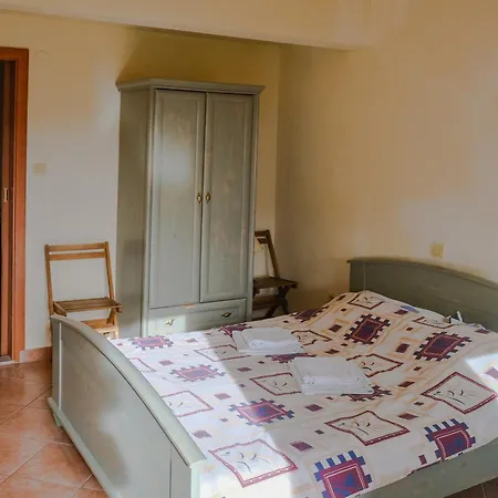 Tome's Place Bed & Breakfast Nerezisca