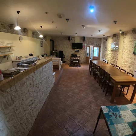 Tome's Place Bed & Breakfast Nerezisca