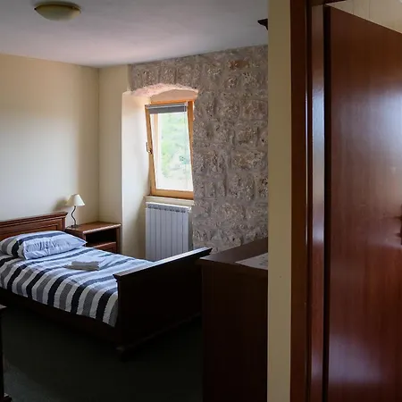 Tome's Place Bed & Breakfast Nerezisca