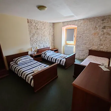 Bed & Breakfast Tome's Place Nerezisca