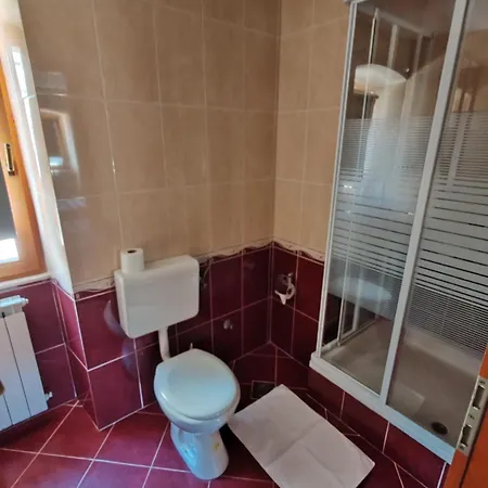 Tome's Place Bed & Breakfast Nerezisca