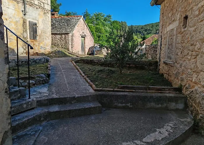 Tome's Place Nerezisca