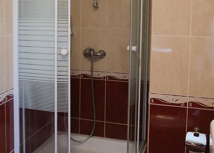 לינה וארוחת בוקר Tome's Place